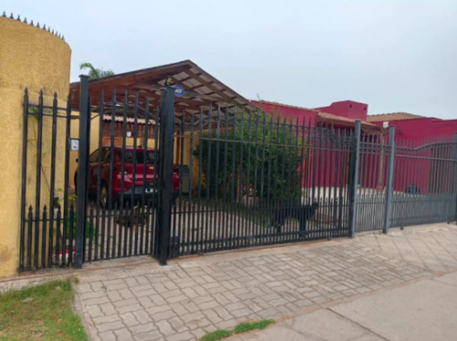 Casa En Venta De 3 Dorm. En La Serena