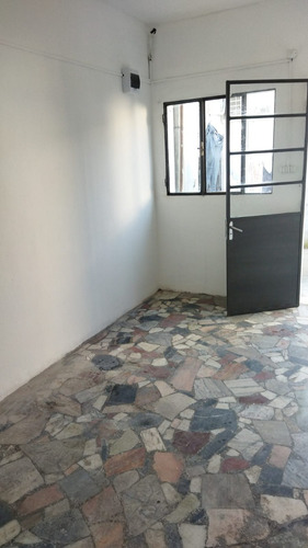 Alquilo Apartamento De 1 Dormitorio, Con Patio!! Recién Reciclado.