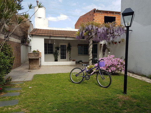 Casa Venta Lomas Del Mirador 3 Amb + 2 Amb Jardin