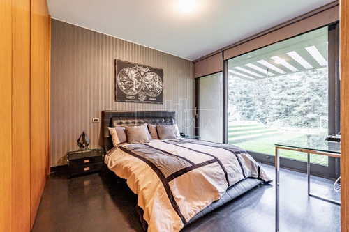 Casa En Arriendo De 6 Dorm. En Lo Barnechea