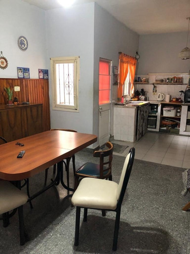 Imagen 2 de 10 de Venta. Lanus Oeste Ph Dos Plantas Con Patio