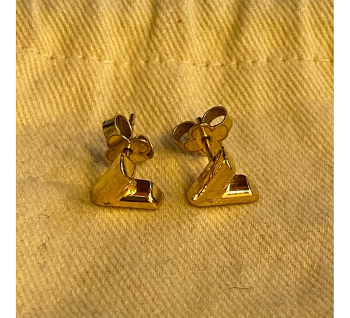 Aretes De Botón Essential V Louis Vuitton