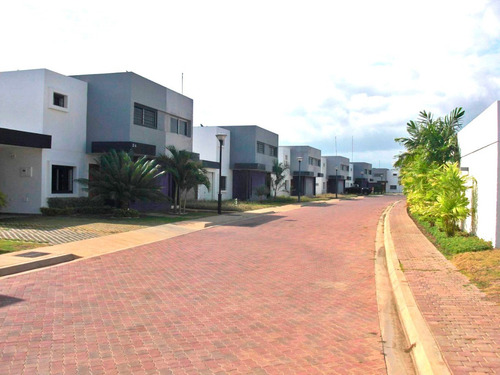 Imagen 2 de 11 de Casa En Venta A Estrenar, De Moderna Arquitectura, En El Conjunto Residencial Terrasol 22-27370 04126887776