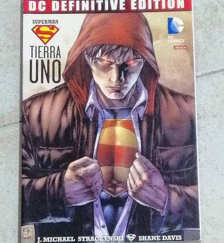 Superman Tierra Uno Definitive Edition (Usado)