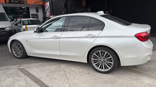 BMW Serie 3 2.0 330ia Luxury Line At