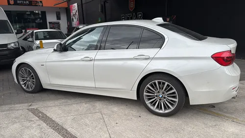 BMW Serie 3 2.0 330ia Luxury Line At