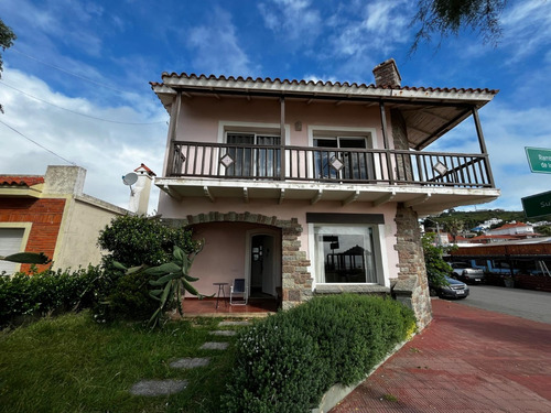 Casa De Excelente En Primera Linea Frente Al Mar