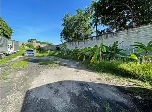 Terreno En Venta En El Barrio Lourdes, Maracay