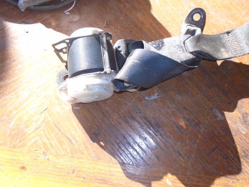 Imagen 2 de 3 de Vendo Cinturon Trasero Derecho De Nissan Tiida Año 2010