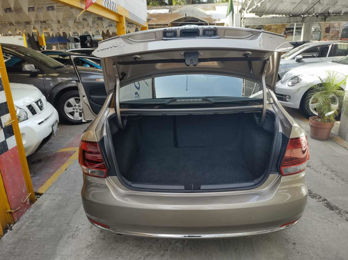 Imagen 12 de 13 de Volkswagen Vento 1.6 Comfortline Std 5 Vel Ac 2019