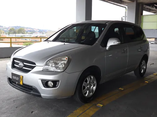 Kia Carens RONDO LX 2.0 MT 4X2 7PSJ