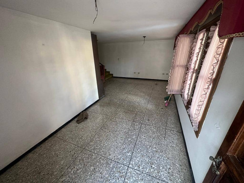 Yr Apartamentoquinta A Precio De Oportunidad En Trigal Sur