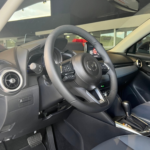 Imagen 8 de 15 de Mazda 2 Sedan Grand Touring Lx Plata