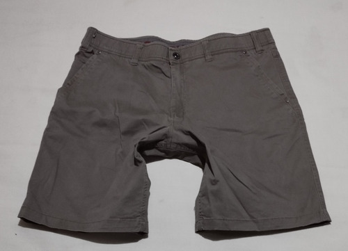 Bermuda Swiss Tech Talla 38 Color Café Elástica (Usado)
