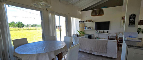Casa En Venta - 3 Dormitorios 2 Baños - Santa Clara Del Mar
