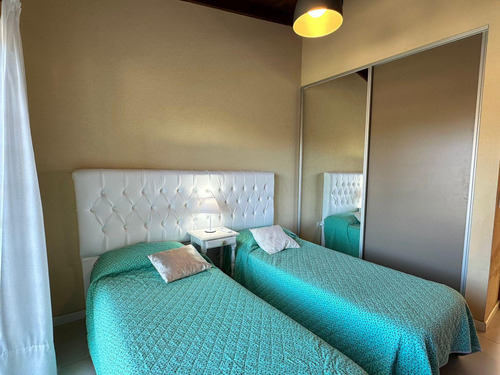Casa En Venta - 5 Dormitorios 4 Baños - Pinamar