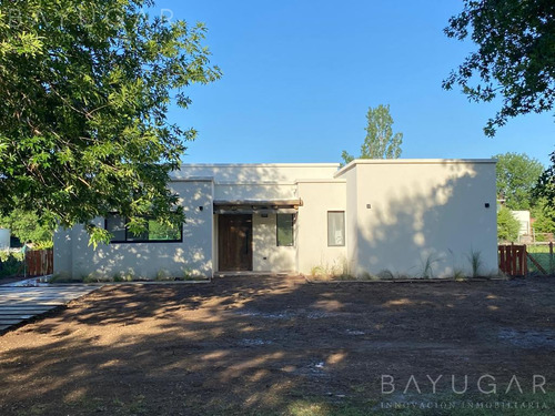 Venta - Casa En Barrio Los Alcanfores - Bayugar Negocios Inmobiliarios