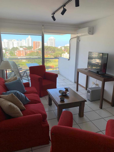 Imagen 3 de 14 de Excelente Ubicación - Apto 2 Dorm/2 Baños, Con Piscina / Playa Mansa A 200 Mt.