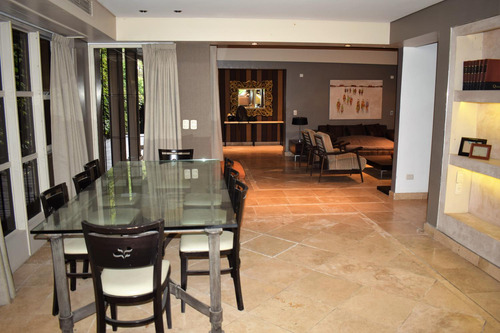 Casa En Venta En Casco De San Isidro, 5 Ambientes