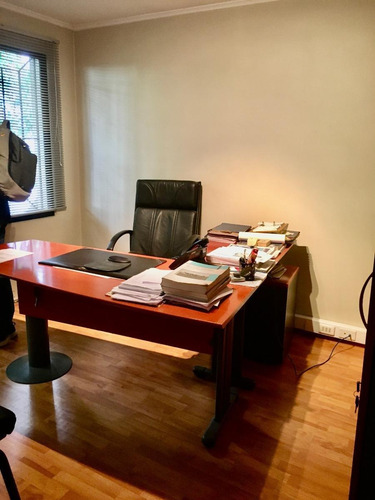 Oficina - Casa En Arriendo Ubicada En Manuel Montt Con Prov