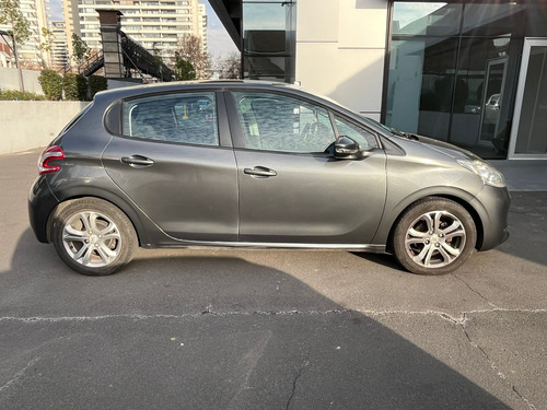 Peugeot 208 Premier 1.2 MT