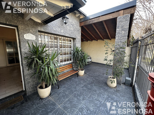 Casa En Castelar Sur 3 Ambientes