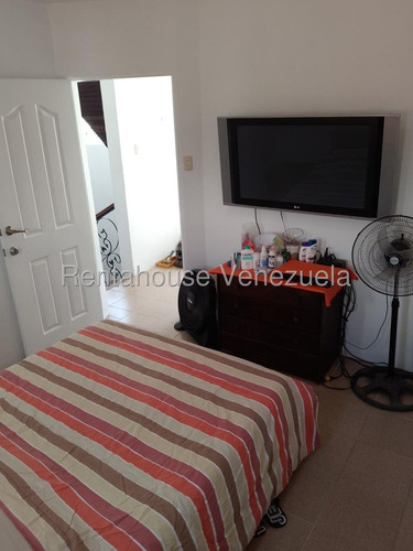 Apartamento En Venta Catia Mls #25-9879