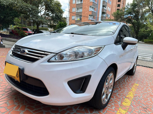 Ford Fiesta 1.6 Sportback Mecánica