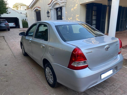 Imagen 6 de 10 de Toyota Etios 1.5 4p C/gnc