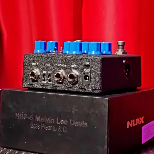 Pedal P/ Baixo Nux Melvin Lee Davis Mld Bass Preamp + Di