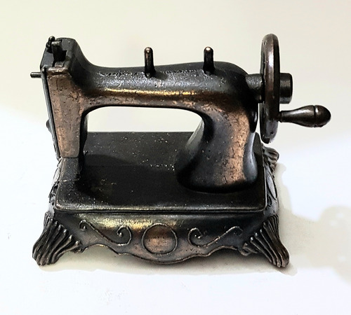 Sacapuntas Antiguo Máquina De Coser,4x7 Cm. Metal Cobreado (Usado)