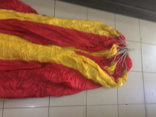 Imagen 3 de 8 de Paracaídas En Desuso.
