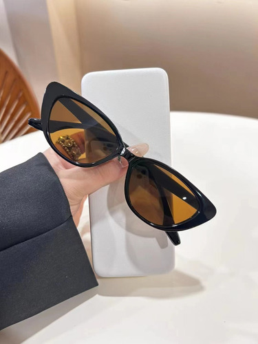 1pcs Gafas De Sol Cat Eye Rosa Gafas De Sol Netflix Retro