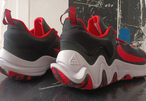 Tenis Giannis Immortality 2 Bred (29.5cm) React Chicago Mvp