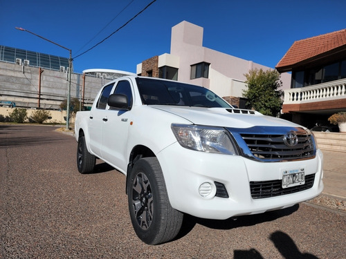 Imagen 2 de 4 de Toyota Hilux Dx 2.5 4x4 2013