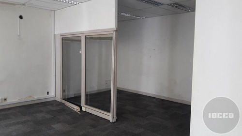 Local Y Oficinas Con Mejoras - En Ciudad Vieja Desarrollado En 3 Plantas