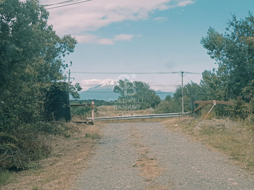 A Orilla De Carretera, Área Turística, Industrial.