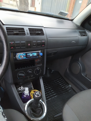 Imagen 11 de 12 de Volkswagen Gol 1.6 I Power 601 2008
