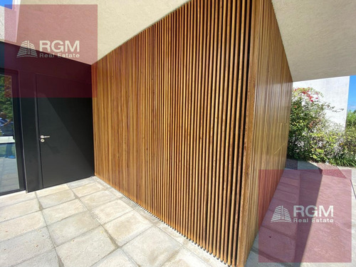 Imagen 23 de 30 de Moderna Casa - Los Lagos
