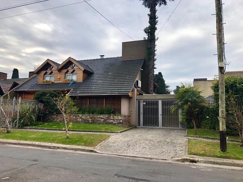 Chalet En Venta En Castelar Norte