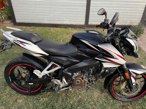 Imagen 9 de 16 de Moto Bajaj Rousser 200cc Impecable