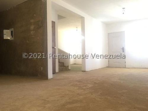 Imagen 3 de 9 de Townhouse Duplex, En Obra Gris, Ubicado En La Urbanización Los Caciques , Punto Fijo. #22-13924. Circuito Cerrado, Vigilancia Privada, Condominio Con Piscina.