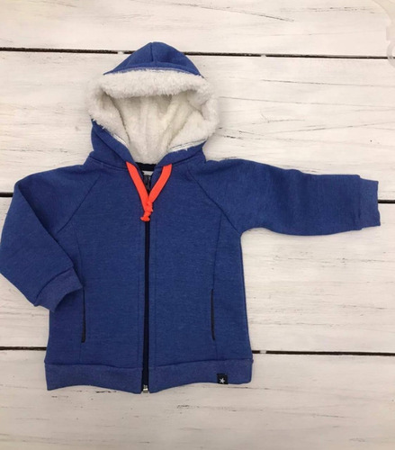 Imagen 3 de 6 de Campera Bebé De Frisa Con Capucha Con Corderito