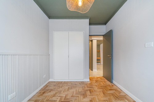 Departamento Dos Ambientes. A La Calle. Las Heras 2800. Venta.