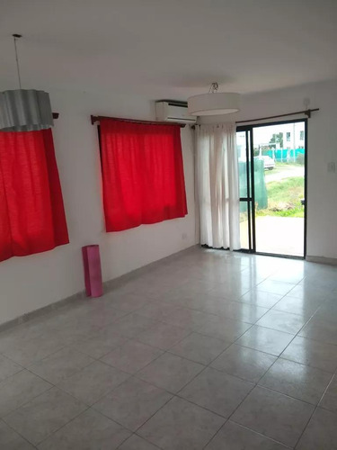 Casa En Venta En Sicardi- La Plata