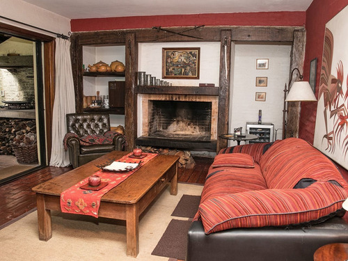 Casa Con Precioso Jardín - Carrasco Ref. 913