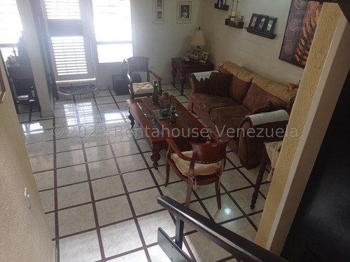  Jl/   Casa  Duplex En Venta La Rosaleda Barquisimeto  Lara, Venezuela, Jose López /  4 Dormitorios  4 Baños  200 M² 