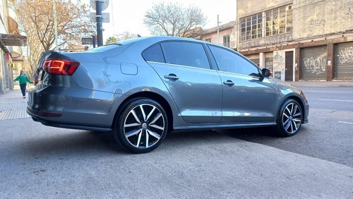 Imagen 4 de 17 de Volkswagen Vento 2018 2.0 Tsi Gli 211cv App Connect + Nav