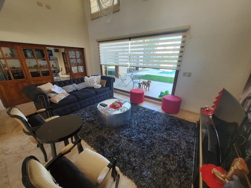 Imagen 6 de 19 de En Venta - Importante Propiedad En Barrio Cerrado Weston - Con Piscina - Ubicación Central