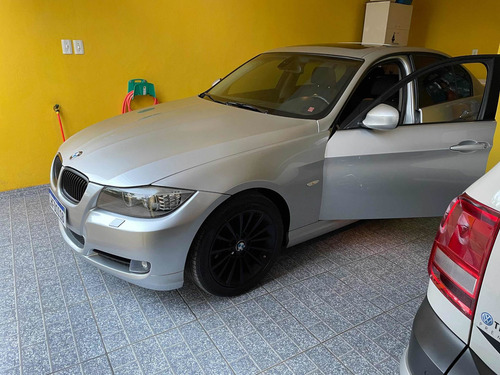 Bmw 320i - 2010/2011 - Impecável